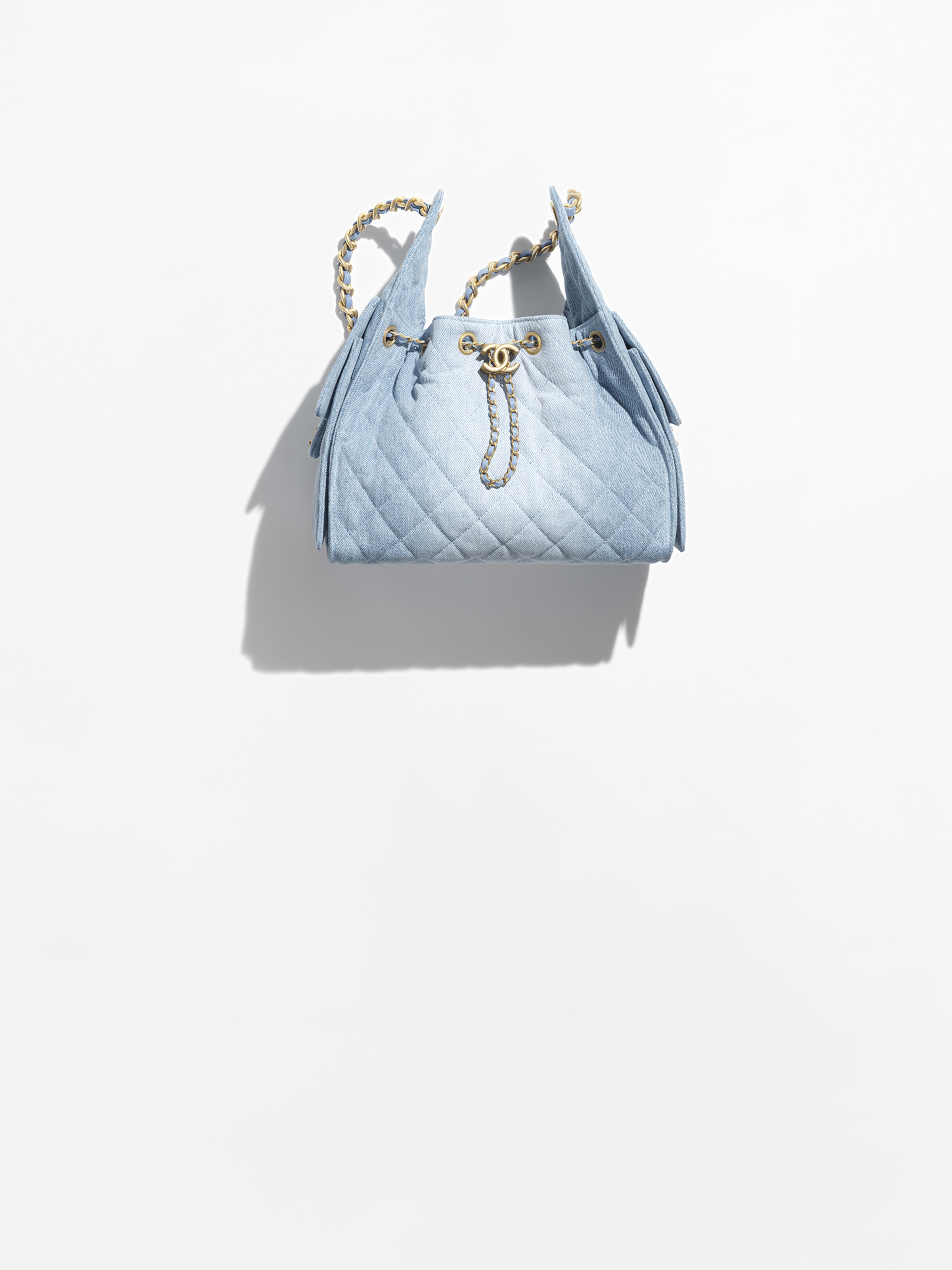 CHANEL 25 Small Handbag - Blue - artistique view 1 large